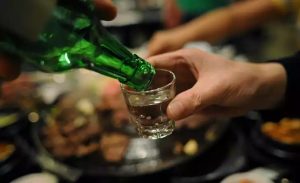 Rối loạn tiền đình nên kiêng dùng rượu bia - bị rối loạn tiền đình không nên ăn gì